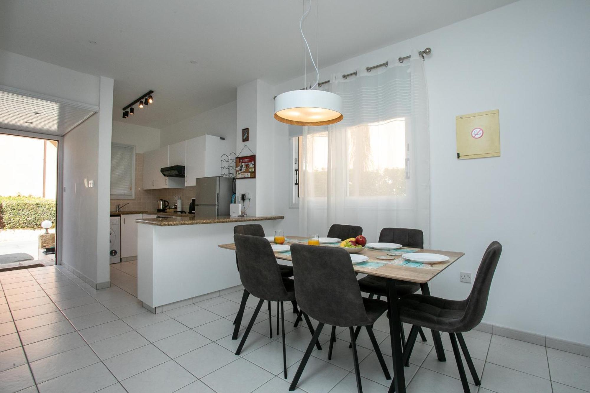 Casa Del Sol Townhouse In Iris Village Paphos Eksteriør billede